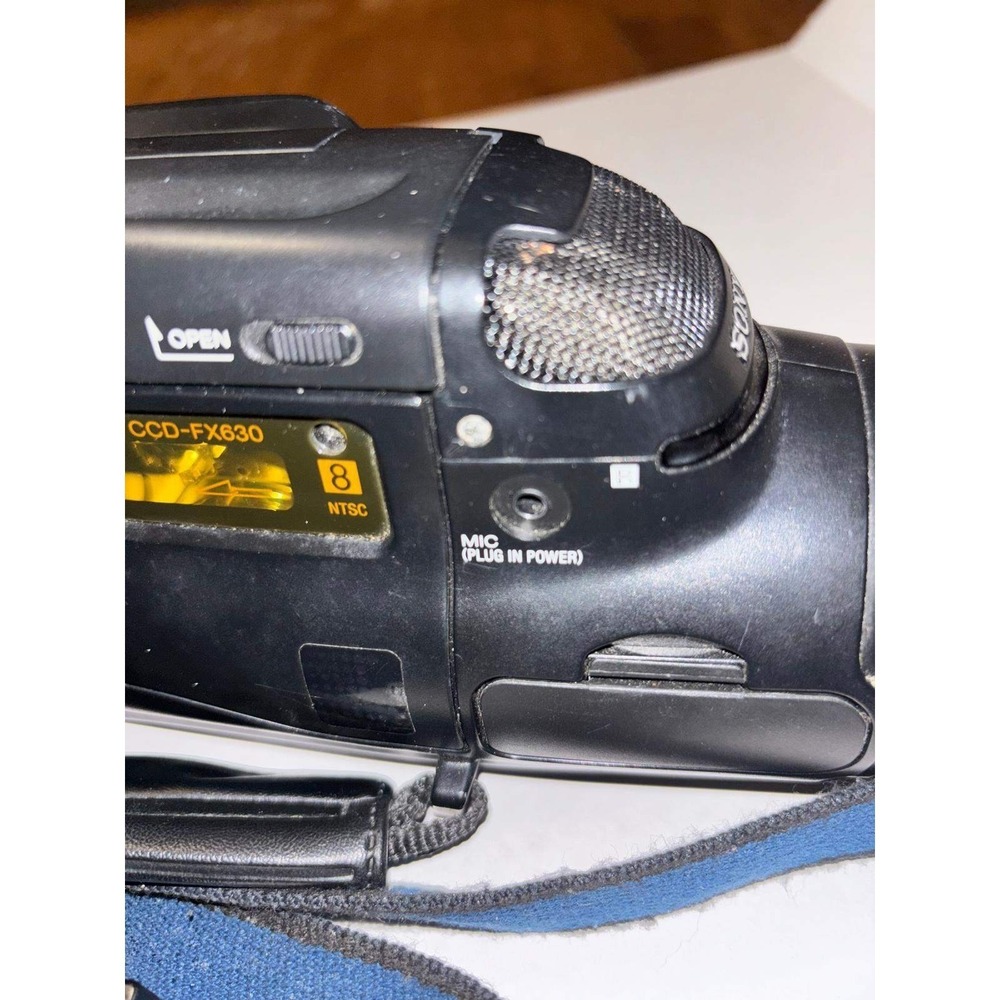 Vintage Sony Video 8 Handycam CCD-FX630 Camcorder 12x SteadyShot AS IS - PARTS - Picture 3 of 8